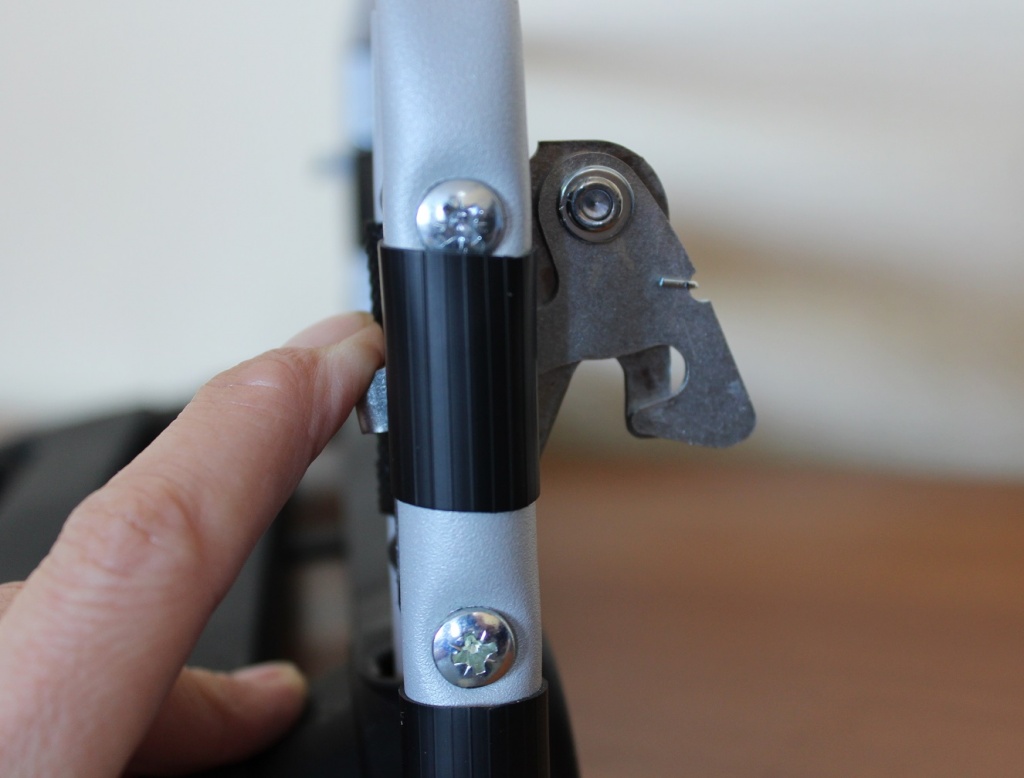 коляска пегас для детей с дцп_как установить подножку (2).JPG